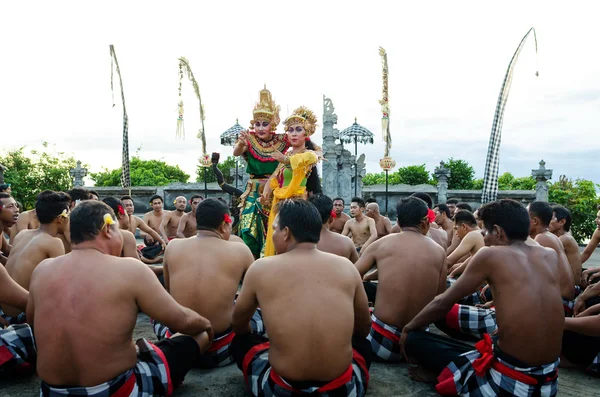 Traditional Balinese Kecak Dance, Uluwatu Temple, Bali — Stock Photo, Image