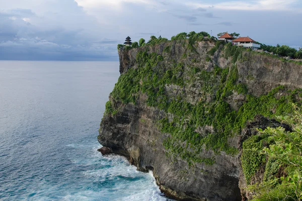 Yüksek Cliff Uluwatu Tapınağı, Bali, Endonezya — Stok fotoğraf