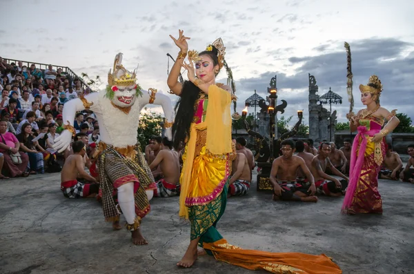 Danse traditionnelle balinaise Kecak, Temple Uluwatu, Bali — Photo