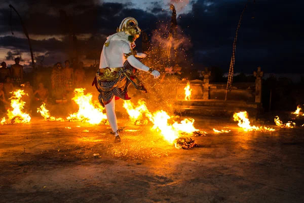 Traditionel balinesisk Kecak dans, Uluwatu tempel, Bali - Stock-foto