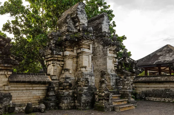 Antigua entrada de la sección del templo de Uluwatu — Foto de Stock