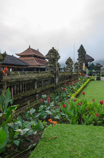 Ulun danu temple, bali, Indonesien — Stockfoto