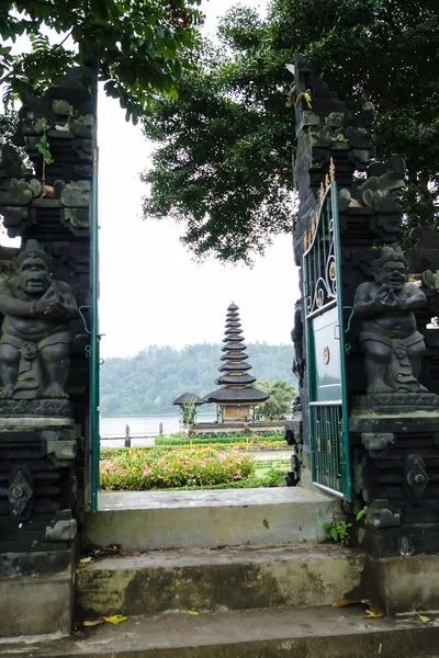 Ulun danu temple, bali, Indonésie — Stock fotografie