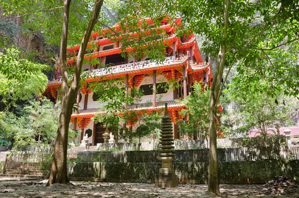 在山姆博爱医院塘，怡保，丰富寺 — 图库照片