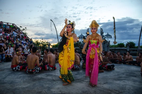 Dança tradicional de Kecak balinês, Templo de Uluwatu, Bali — Fotografia de Stock