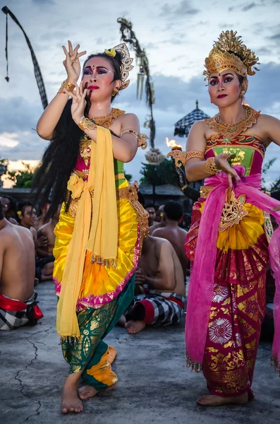 Tradycyjne Balijski Kecak Dance, Świątynia Uluwatu, Bali — Zdjęcie stockowe