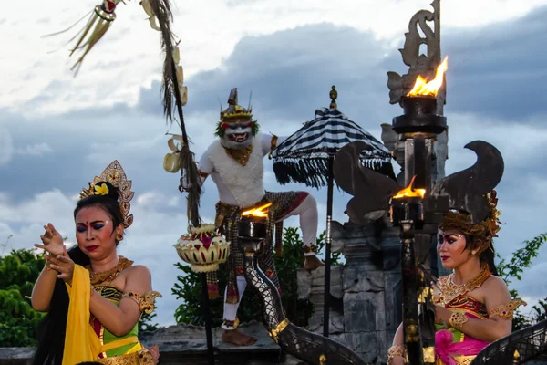 Παραδοσιακά μπαλινέζικα Kecak χορού, Uluwatu ναός, Μπαλί — Φωτογραφία Αρχείου