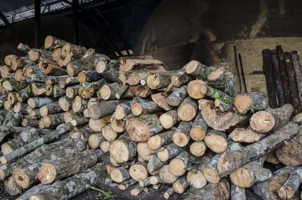 Traditionele houtskool fabriek, Sepetang, Maleisië — Stockfoto