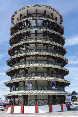 Teluk Intan, Malezya - 2 Haziran 2014: Yaslanmış ahşap kule, Teluk Intan tarihinde 2 Haziran 2014 Teluk Intan, Malezya