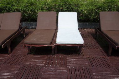 Havuzu sandalye kontrast