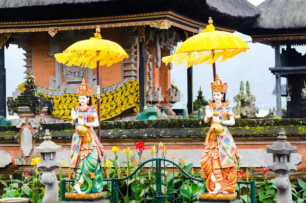 Скульптура статуи в храме Улунь-Дану, Бали, Индонезия — стоковое фото