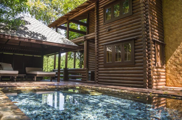 수영장을 갖춘 럭셔리 하우스 — 스톡 사진