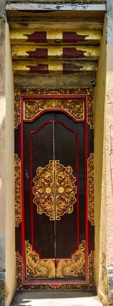 バリ島スタイルのドア — ストック写真