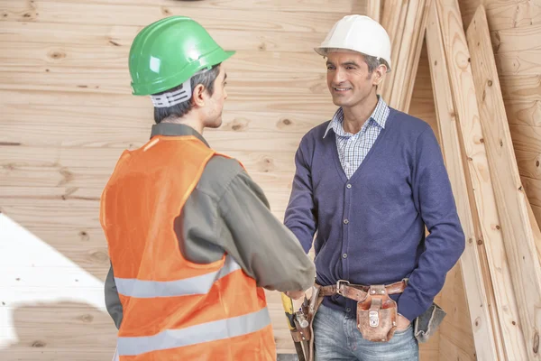 Dos profesionales de la construcción —  Fotos de Stock