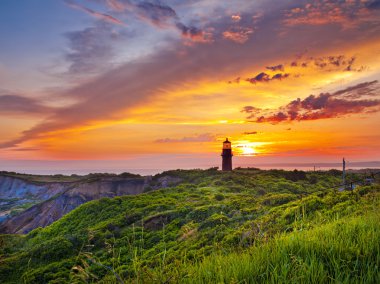 bir deniz feneri günbatımı