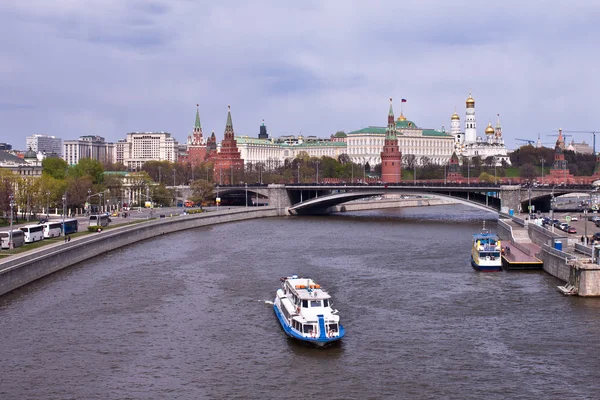 Вид Московского Кремля с реки Ива — стоковое фото