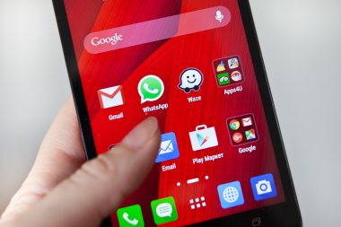 Uygulama Whatsapp üstünde belgili tanımlık telefon perde