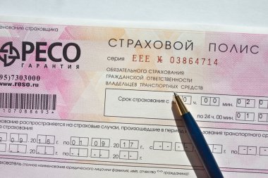 Araba sigortası ve Rublesi banknotlar 