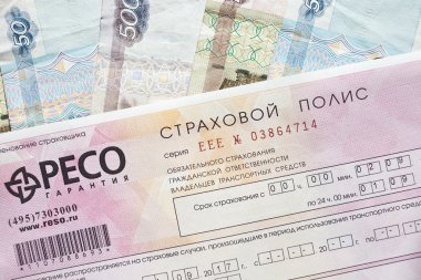 Araba sigortası ve Rublesi banknotlar 