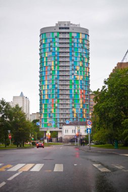 Modern bir binaya bakın. Moskova
