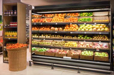 Foodstore 'daki meyveler.