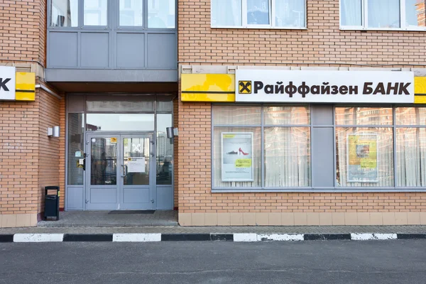 Oficina del banco Raiffeisen. Moscú, 20 de marzo de 2015 — Foto de Stock