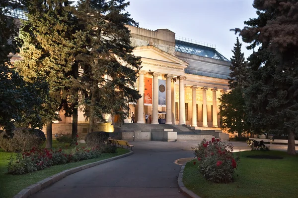 Puszkina muzeum sztuk pięknych w Moskwie w nocy — Zdjęcie stockowe