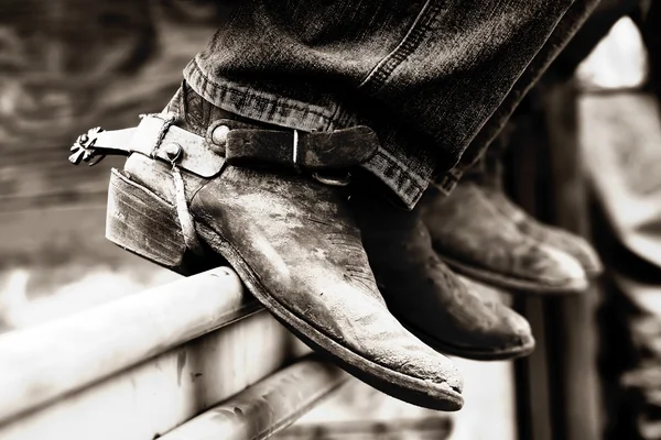 Botas de vaqueiro rodeio em preto e branco — Fotografia de Stock