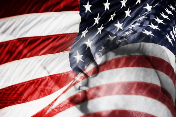 Amerykańską flagę z Modlitwa ręce — Zdjęcie stockowe