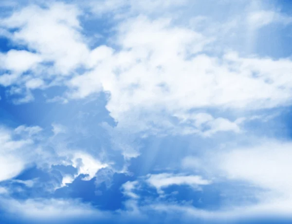 雲と太陽の青い空. — ストック写真