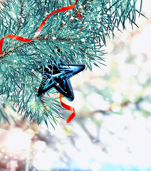 Árbol de Navidad decorado con juguetes — Foto de Stock