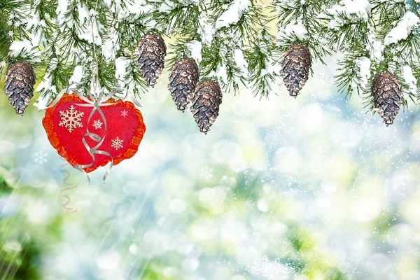 Snötäckta träd. Holiday-kort för alla hjärtans dag. Hjärtat — Stockfoto