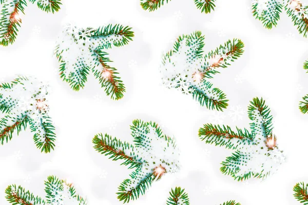 Vánoční Strom Sněhu Izolované Bílém Pozadí Pozdrav Zima — Stock fotografie