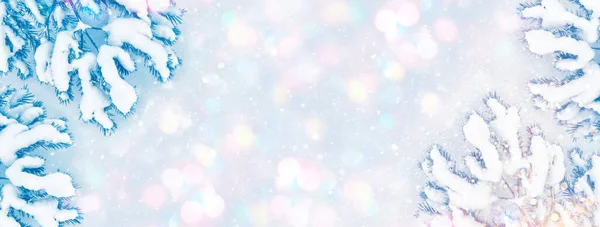 Schneebedeckte Tannenzweige Auf Winterlichem Hintergrund Grußkarte — Stockfoto