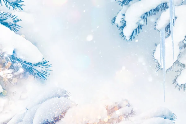 Сніг Вкривав Ялинку Зимовому Тлі Вітальна Листівка — стокове фото