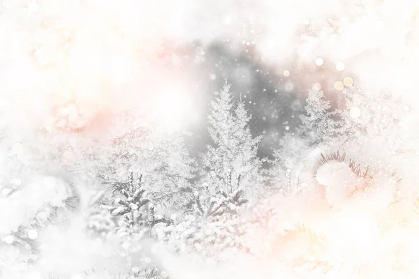 Mutlu Yıllar Mutlu Noeller Karla Kaplı Ağaçlarla Donmuş Kış Ormanı — Stok fotoğraf