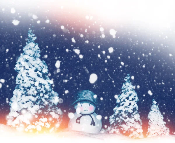 Замороженный Зимний Лес Заснеженными Деревьями Улице Новым Годом Рождеством Снеговик — стоковое фото