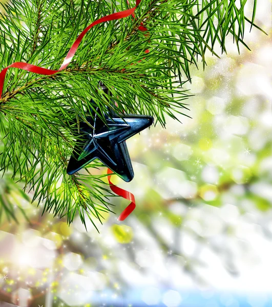 Árbol de Navidad decorado con juguetes — Foto de Stock