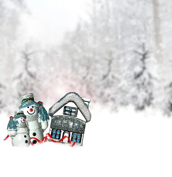 Winterwald. Schneemann und Haus. Weihnachtskarte — Stockfoto