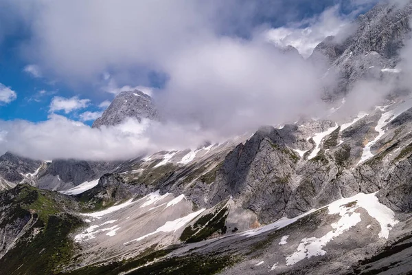 Alpi Europee Con Nuvole Paesaggio Montagne Con Neve Estate — Foto Stock