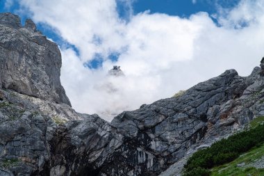 Dachstein Dağları, yazın Avrupa Alpleri manzarası