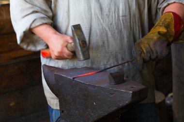 Yangın, canlı kömür ve demirci araçları