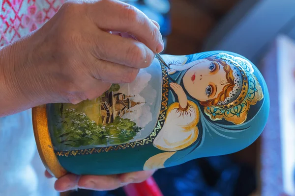 Pictate manual păpuși din lemn matreshka — Fotografie, imagine de stoc