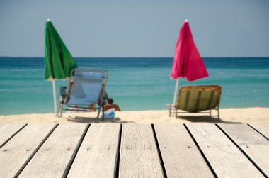 Boş üst kısmında ahşap deniz