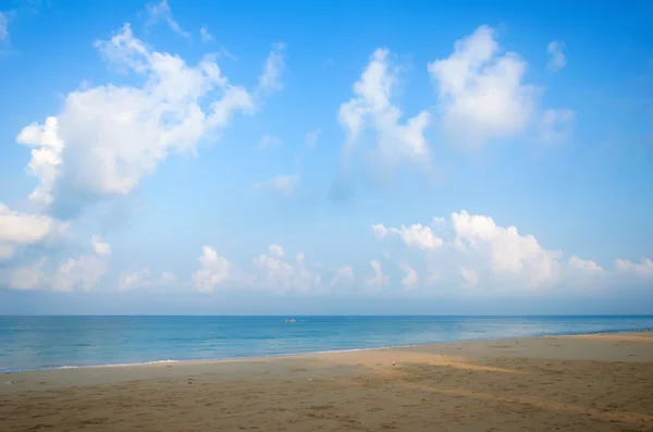 해변입니다 하늘과 — 스톡 사진