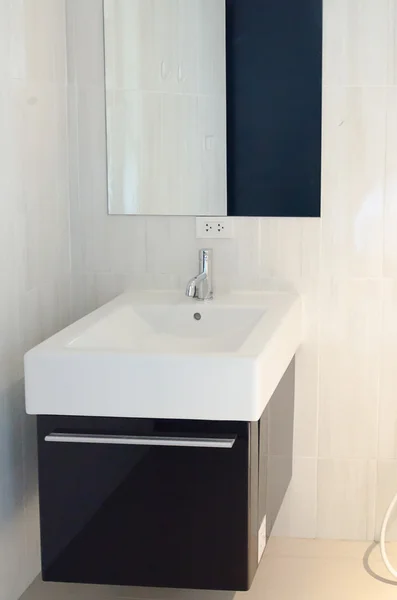 Lüks Lavabo Banyo Mekan Modern Bir Tasarım Içinde — Stok fotoğraf