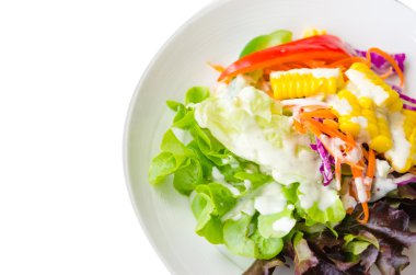 yemek üzerinde sebze salatası