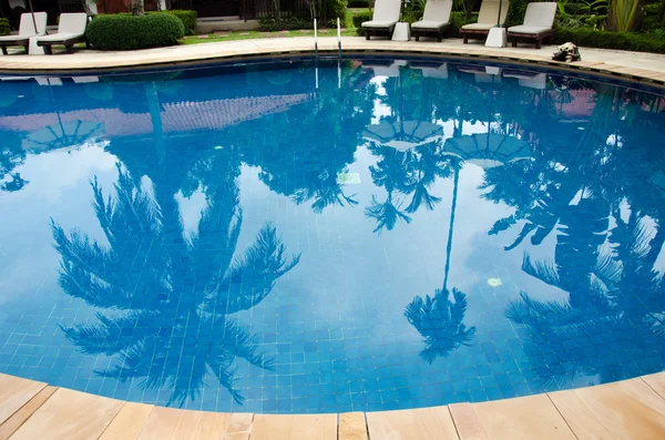 Piscina al aire libre —  Fotos de Stock