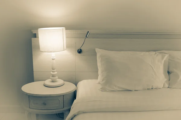 Подушки и лампы — стоковое фото