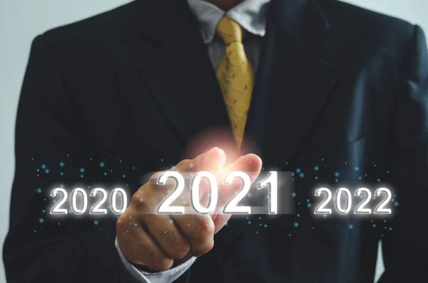 Dotykanie Ręki Biznesmena Wirtualnym Ekranie 2021 Koncepcja Biznesu Nowy Rok — Zdjęcie stockowe